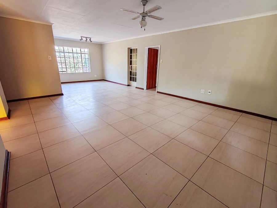 3 Bedroom Property for Sale in Kannoniers Park North West
